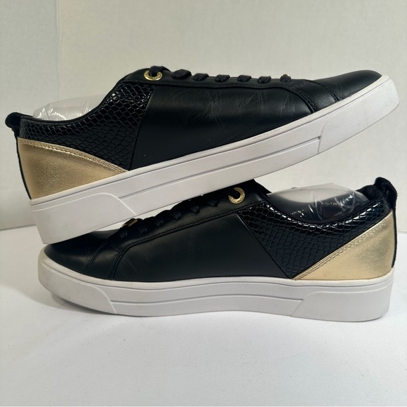 Ted Baker London Kulei V.2 Black w/Gold Accents Leather Sneaker Women's Sz 8 EUC - Picture 3 of 9